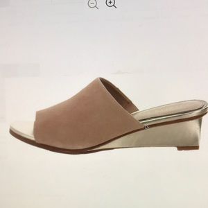 New in the box Judith Ripka super comfy nude/gold